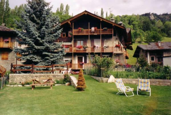 Le Vieux Noyer - Appartamenti Al Verde Villaggio Di Rumiod Saint-Pierre Buitenkant foto
