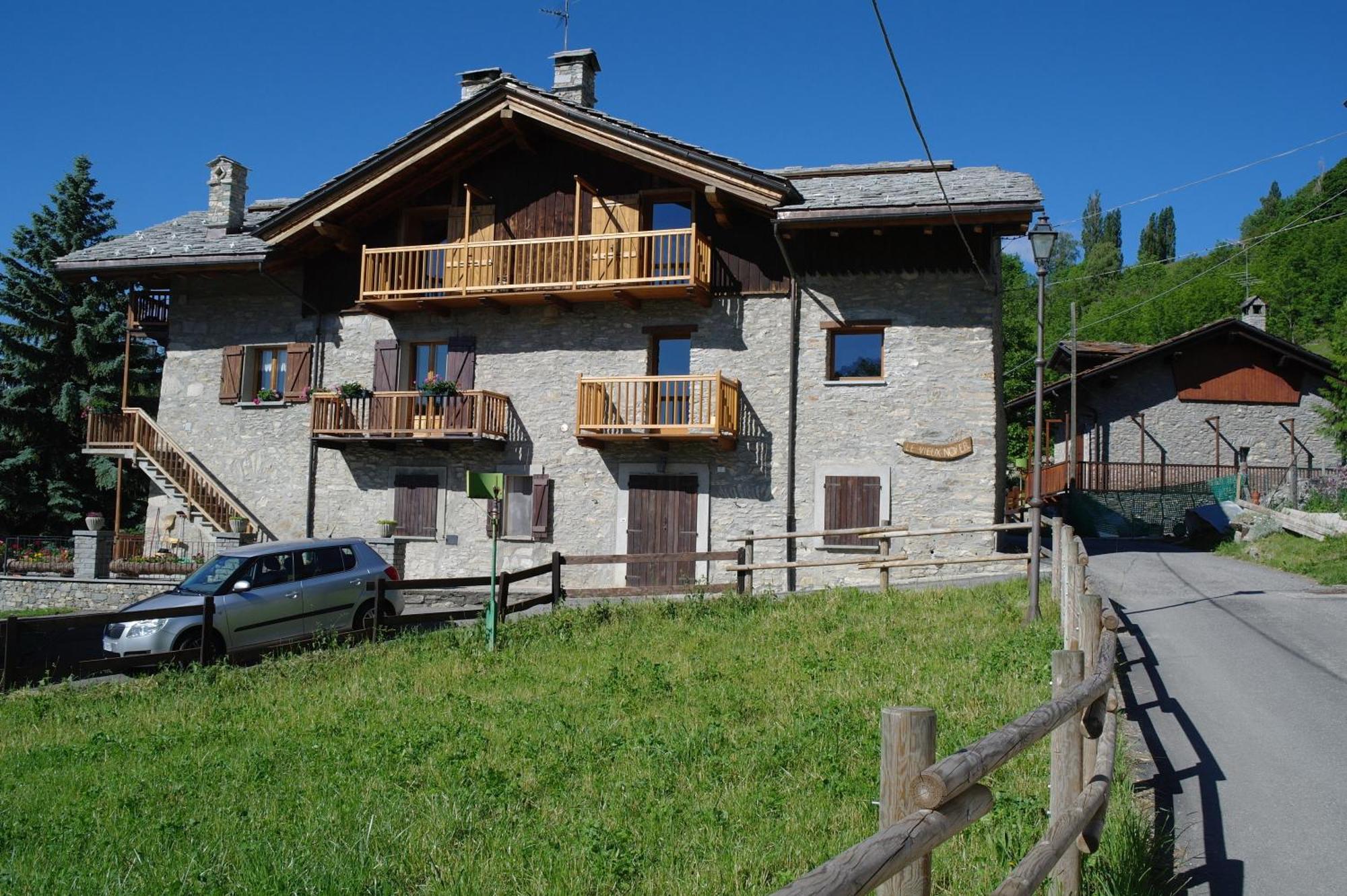 Le Vieux Noyer - Appartamenti Al Verde Villaggio Di Rumiod Saint-Pierre Buitenkant foto