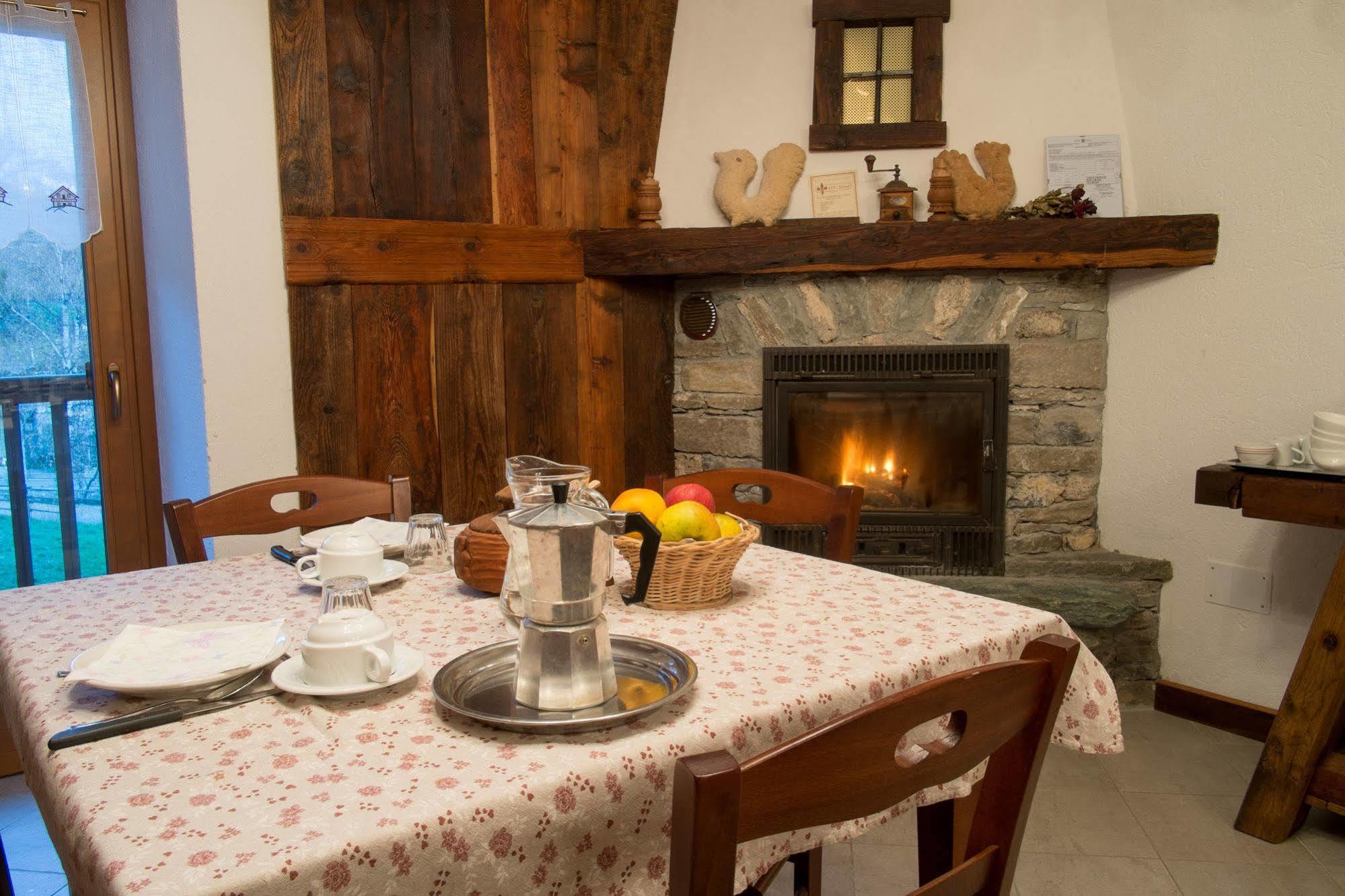 Le Vieux Noyer - Appartamenti Al Verde Villaggio Di Rumiod Saint-Pierre Buitenkant foto